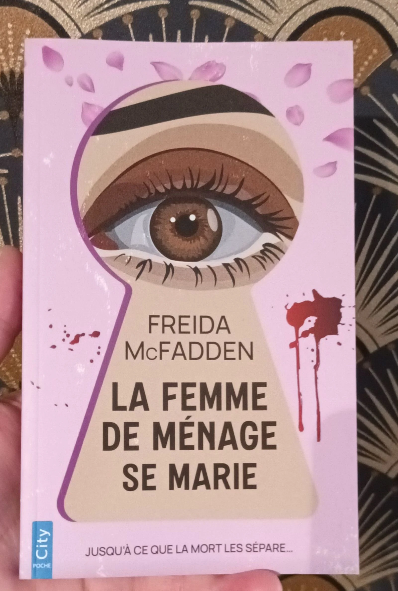 La femme de ménage se marie 